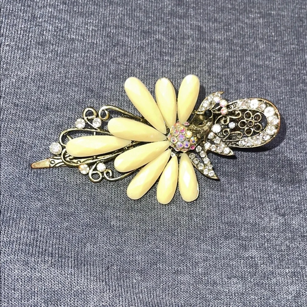 Elegant vintage Cream peacock hair clip